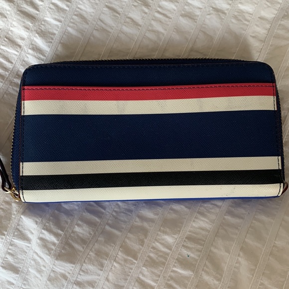 Kate Spade Zip around wallet - Picture 2 of 4